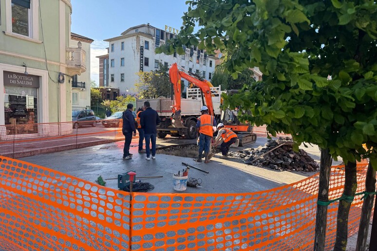 - RIPRODUZIONE RISERVATA