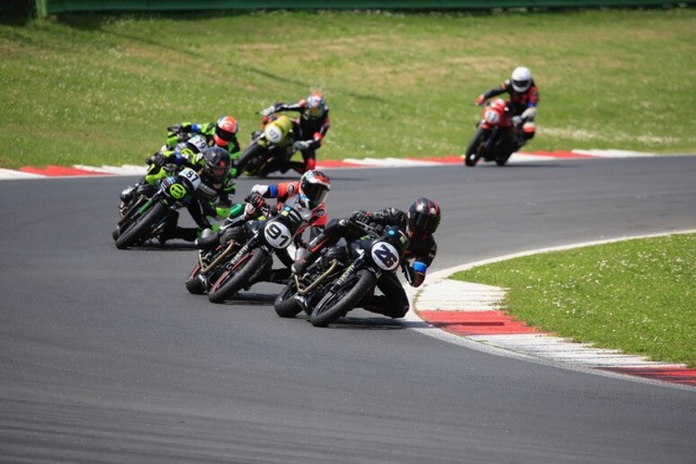 Partito da Vallelunga il Trofeo Moto Guzzi Fast Endurance - RIPRODUZIONE RISERVATA