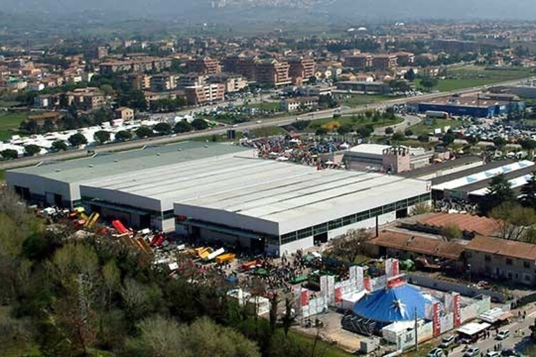 - RIPRODUZIONE RISERVATA