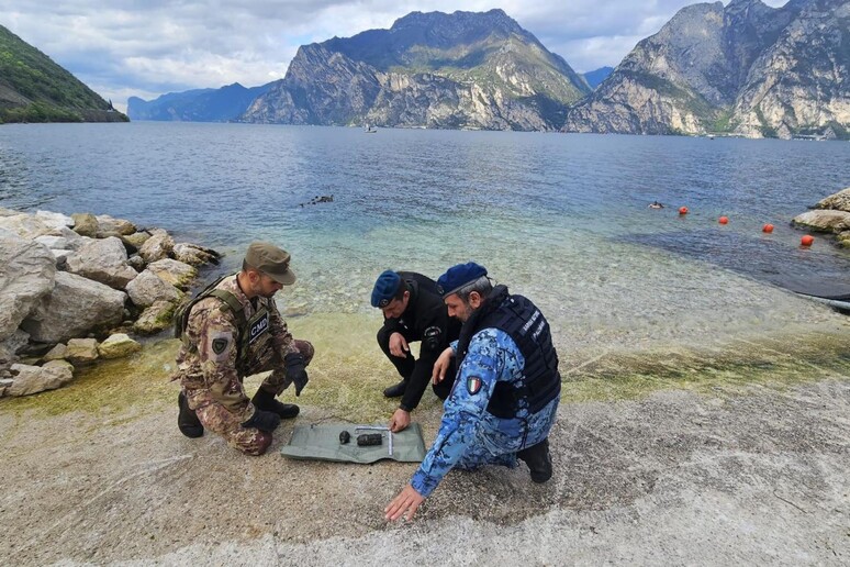 - RIPRODUZIONE RISERVATA