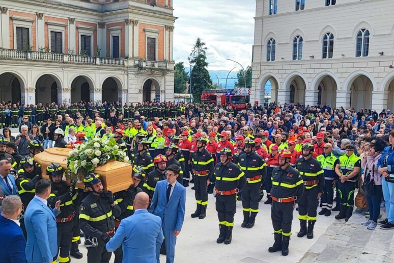 - RIPRODUZIONE RISERVATA