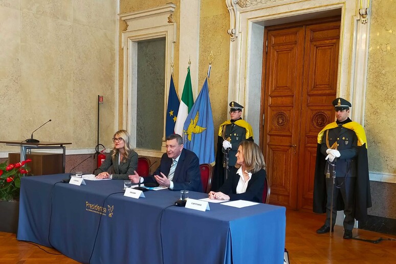 - RIPRODUZIONE RISERVATA