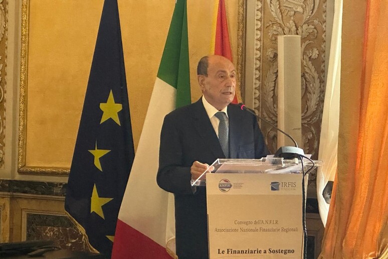 - RIPRODUZIONE RISERVATA