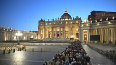 Salma papa Francesco in San Pietro per ostensione, in fila 100 mila persone