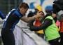 Denis con la sua doppietta affonda il Napoli. Poi la corsa del 'tanque' verso i tabelloni pubblicitari a festeggiare con il piccolo Mathias, alla fine sommerso dall'abbraccio collettivo dei compagni di squadra al papà.