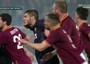 Daniele De Rossi colpisce Mauro Icardi con un pugno in Roma-Inter in mschia. Prandelli lo esclude da Spagna-Italia. Curioso che colpi' un avversario anche ai Mondiali 2006, prese 4 turni di stop e poi fu uno dei 5 'eroi' rigoristi della finale