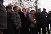 Sopravvissuti alla Shoah visitano Auschwitz