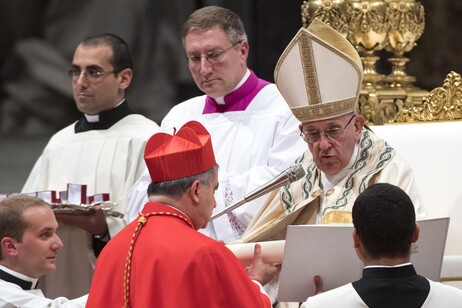 Il Papa ha celebrato la Messa Gioved� Santo con Becciu