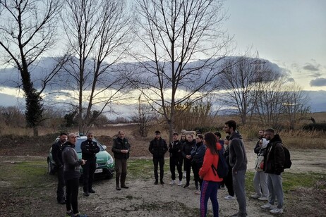 Ambiente, studenti a lezione sulle sponde del fiume Pescara