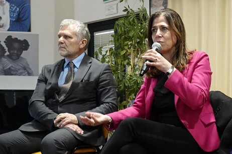 Armando Bartolazzi, assessore alla sanità, con la presidente Alessandra Todde