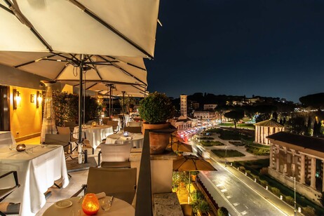 Vista mozzafiato su Roma Antica dal 47 Circus Roof Hotel