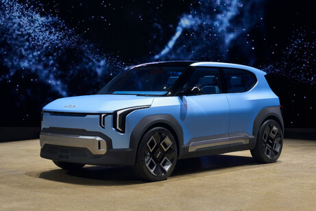 Kia EV Day, svelate EV4, EV2 concept e il furgone PV5