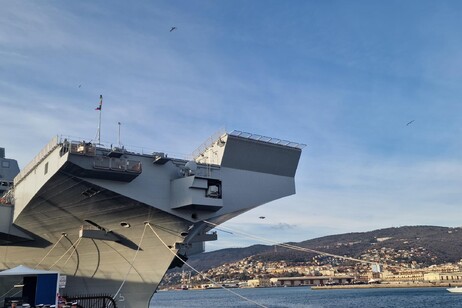 Nave Trieste ormeggiata a Trieste