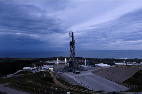 Il Falcon 9 con i veicoli delle missioni Spherex e Punch nella base californiana di Vanderberg (fonte: NASA)