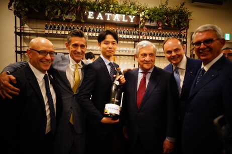 Expo Osaka: a Padiglione Italia brindisi con Ferrari Trento