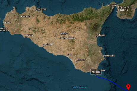 Il sismometro è&nbsp;circa 90 chilometri a Sud-Est dalla costa siciliana (fonte: INGV)