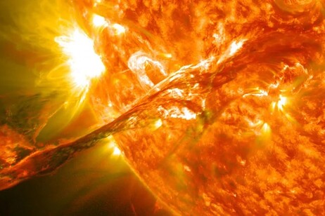 Un'eruzione di massa coronale (fonte: SDO/GSFC/NASA)