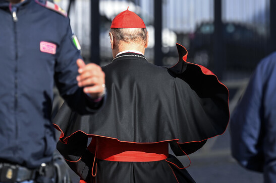 Arrivano in Vaticano i cardinali per la prima congregazione