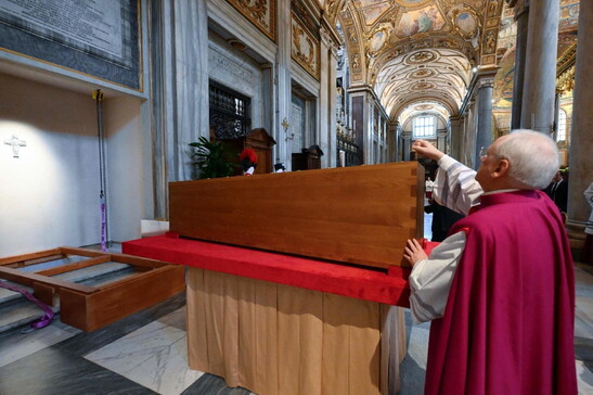 La tumulazione a Santa Maria Maggiore