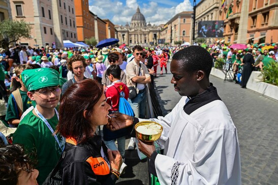 Per le strade di Roma la comunione