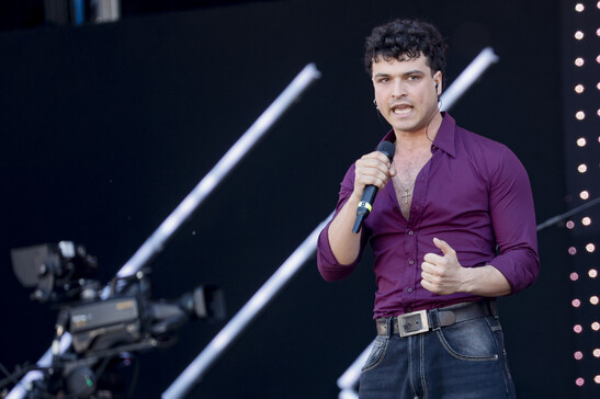 Leo Gassmann apre Concertone con Bella Ciao