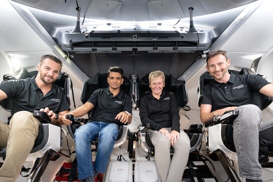L'equipaggio della missione Ax-4: Peggy Whitson, Shubhanshu Shukla, Sławosz Uznański-Wiśniewski e Tibor Kapu (fonte: SpaceX)
