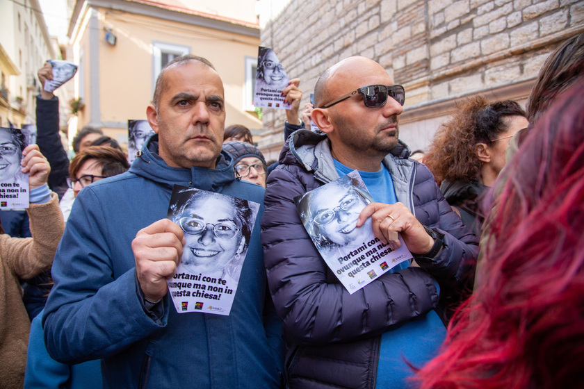 Claps, centinaia contro il vescovo che celebra nella Trinità - RIPRODUZIONE RISERVATA