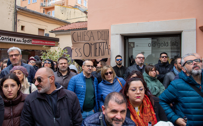 Claps, centinaia contro il vescovo che celebra nella Trinità - RIPRODUZIONE RISERVATA