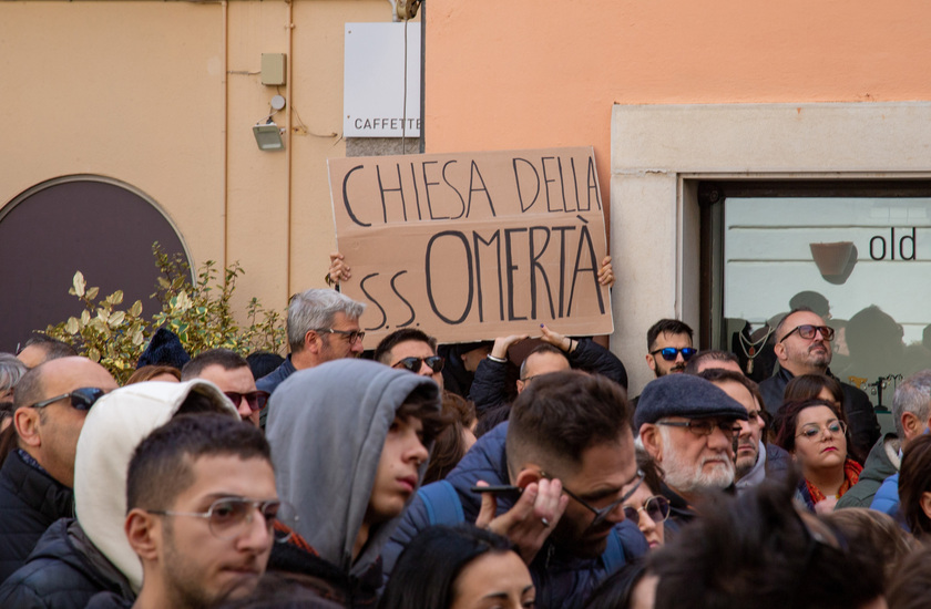 Claps, centinaia contro il vescovo che celebra nella Trinità - RIPRODUZIONE RISERVATA