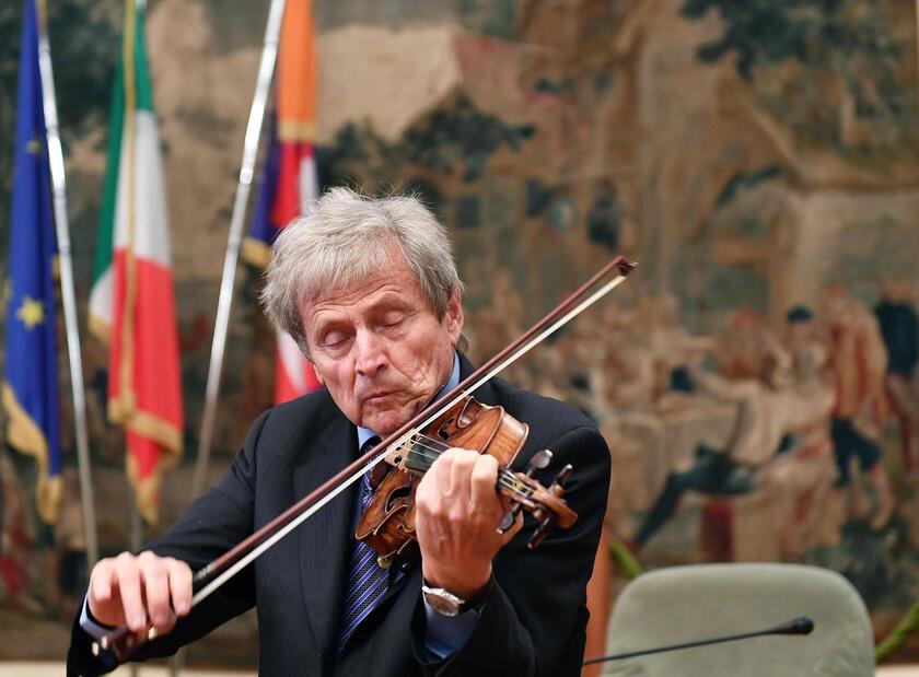 80 anni Uto Ughi, il violino? Un tiranno che non perdona - RIPRODUZIONE RISERVATA