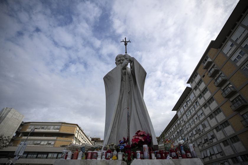 Notte serena per il Papa, poi colazione in poltrona