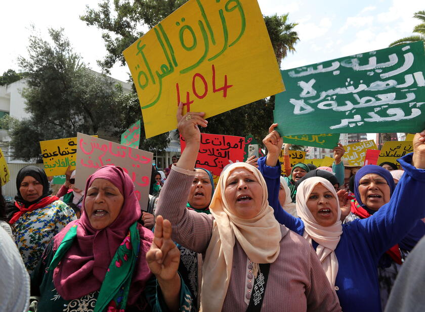 Women agricultural workers march to demand more rights and improved working conditions