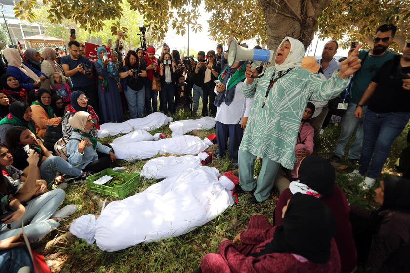Women agricultural workers march to demand more rights and improved working conditions