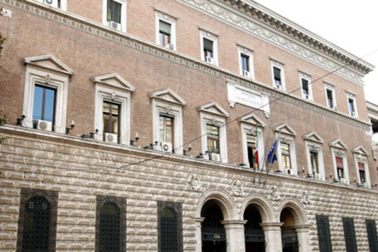 - RIPRODUZIONE RISERVATA
