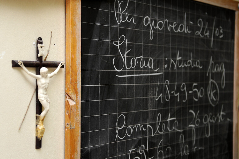 - RIPRODUZIONE RISERVATA