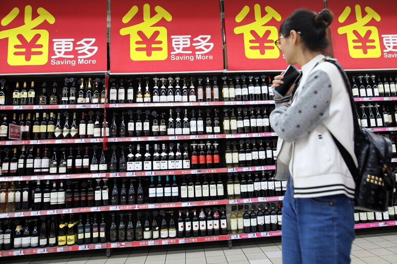Un supermercato a Pechino © ANSA/EPA