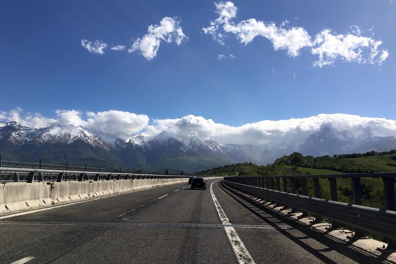 Strada Parchi - RIPRODUZIONE RISERVATA