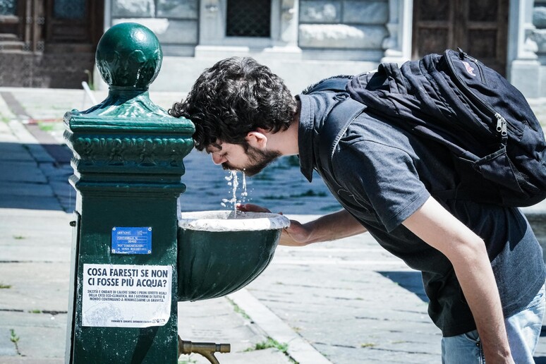 - RIPRODUZIONE RISERVATA