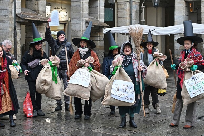 -     RIPRODUZIONE RISERVATA