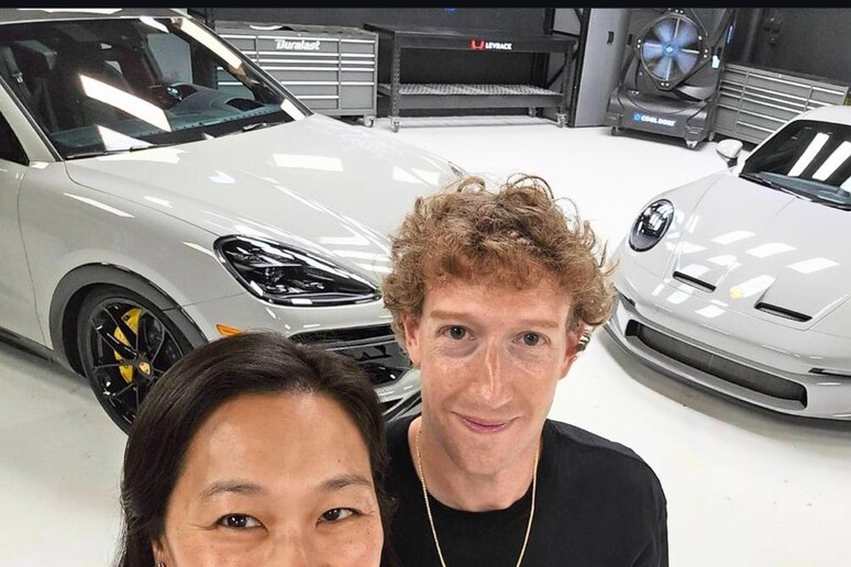 Una Porsche Cayenne Turbo GT minivan per la famiglia Zuckerberg - RIPRODUZIONE RISERVATA