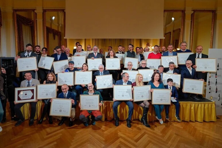 - RIPRODUZIONE RISERVATA
