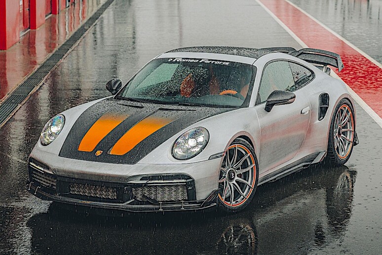 Romeo Ferraris manda in palestra la Porsche 911 Turbo S © ANSA/Romeo Ferraris