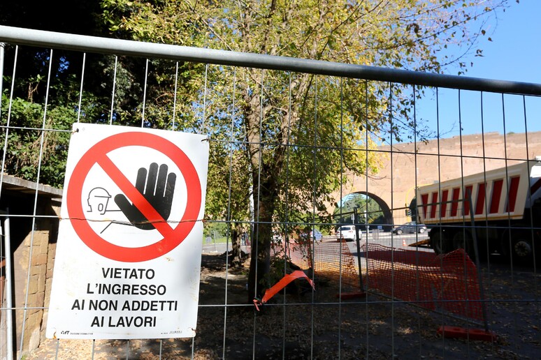 - RIPRODUZIONE RISERVATA