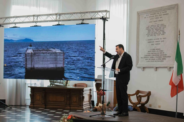 - RIPRODUZIONE RISERVATA