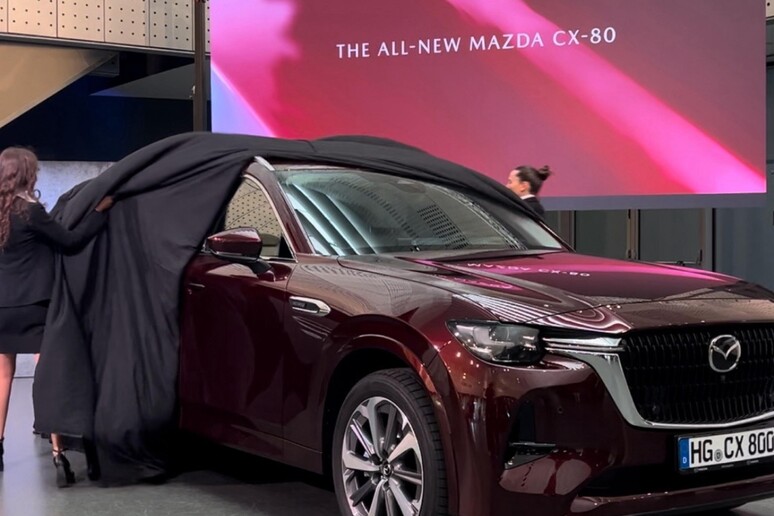 Mazda CX-80 in anteprima italiana al Salone di Torino - RIPRODUZIONE RISERVATA