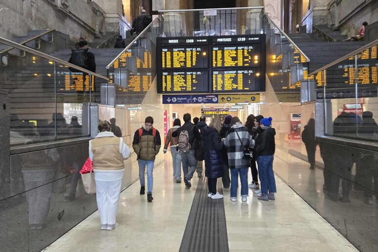 La stazione centrale di Milano. Immagine d 'archivio - RIPRODUZIONE RISERVATA