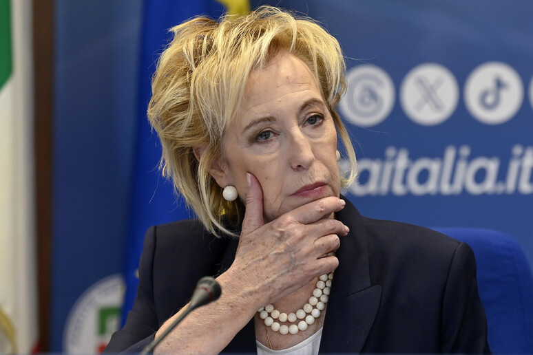 - RIPRODUZIONE RISERVATA