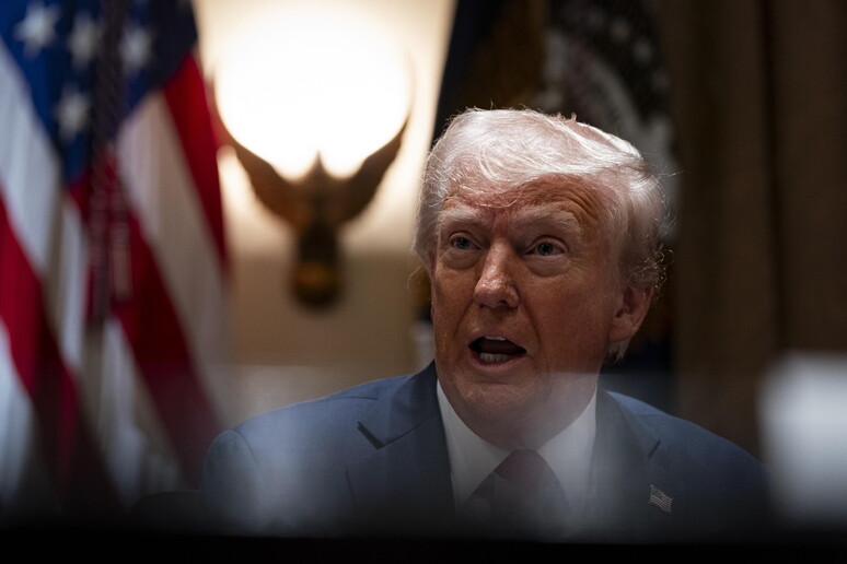 US President Donald Trump holds first cabinet meeting at the White House in Washington © ANSA/EPA