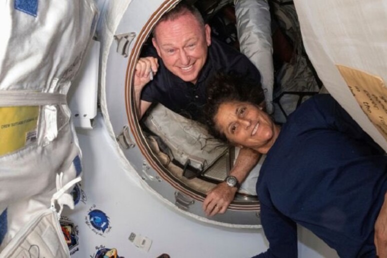 Gli astronauti Sunita Williams e Butch Wilmore a bordo della Stazione Spaziale Internazionale (fonte: NASA) - RIPRODUZIONE RISERVATA