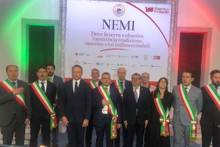 - RIPRODUZIONE RISERVATA